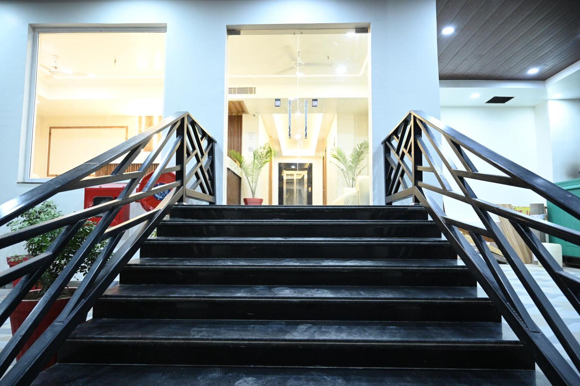 The Janki Hotel Ayodhya Экстерьер фото
