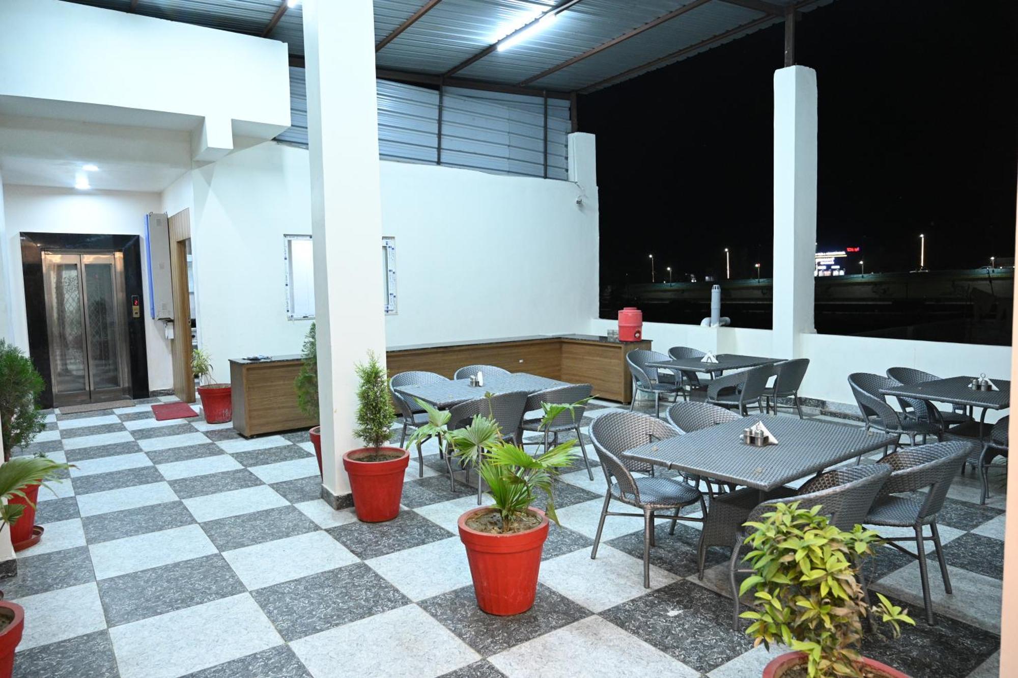 The Janki Hotel Ayodhya Экстерьер фото